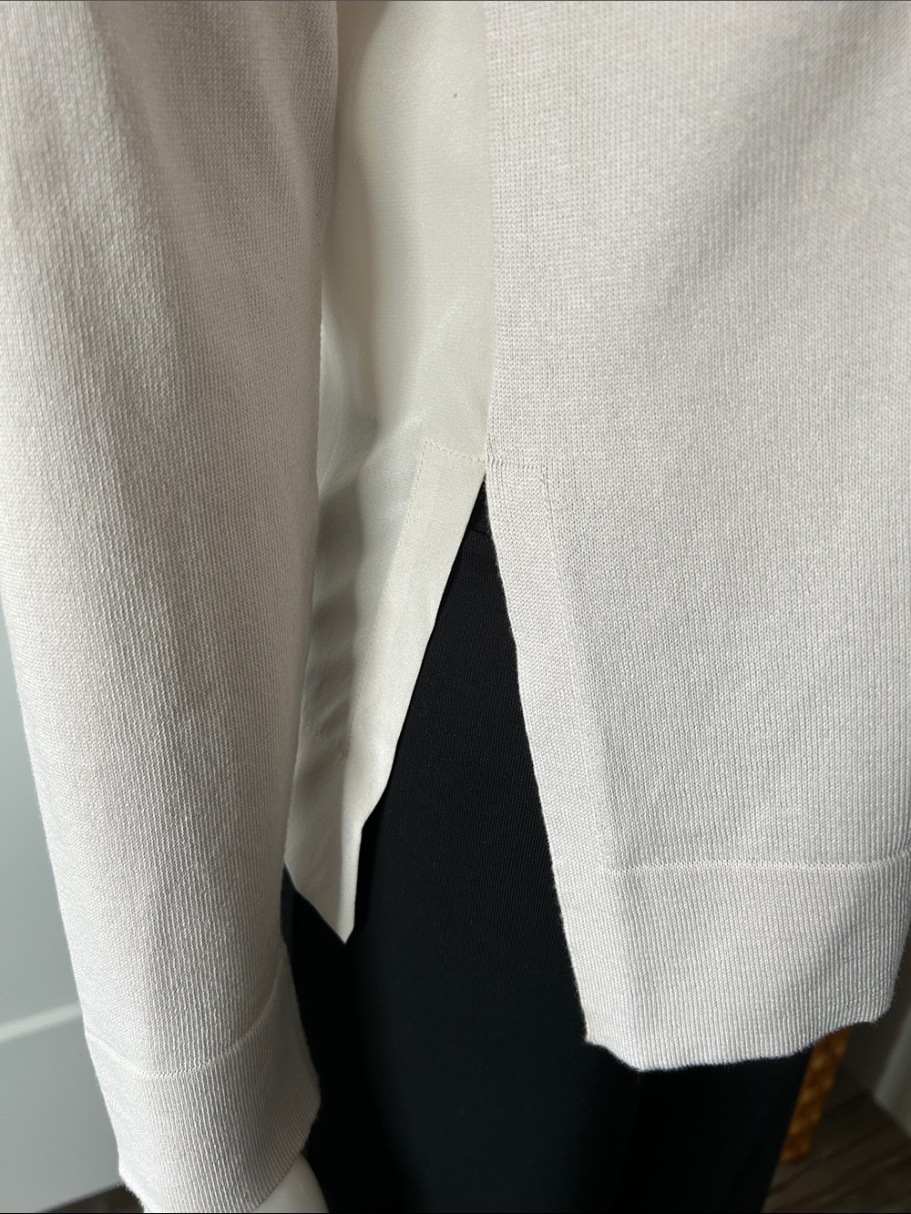 Peserico Silk V-Neck Sweater | Made in Italy | Luxury Mixed Media | Size S - Picture 3 of 12